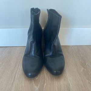 Steve Madden Black Leather Star Bootie